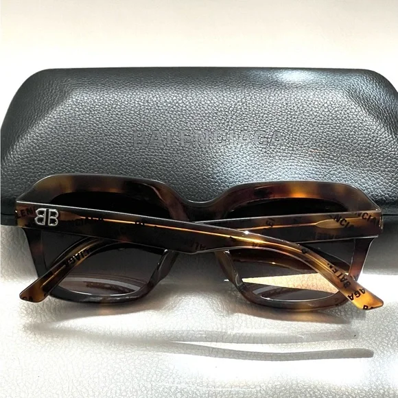 Balenciaga Brown Tortoise Sunglasses with Black Case - Picture 2 of 6